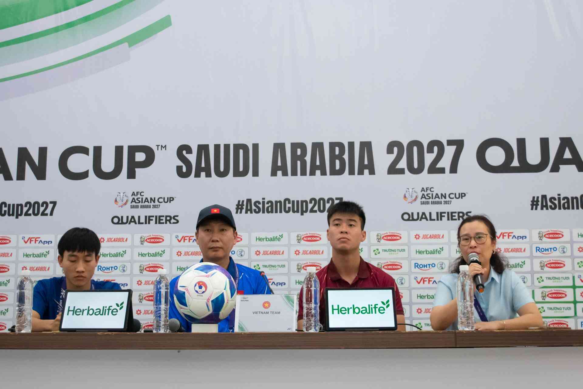 Chùm ảnh: Họp báo và buổi tập trước trận Việt Nam vs Nepal (Vòng loại thứ 3 Asian Cup 2027)
