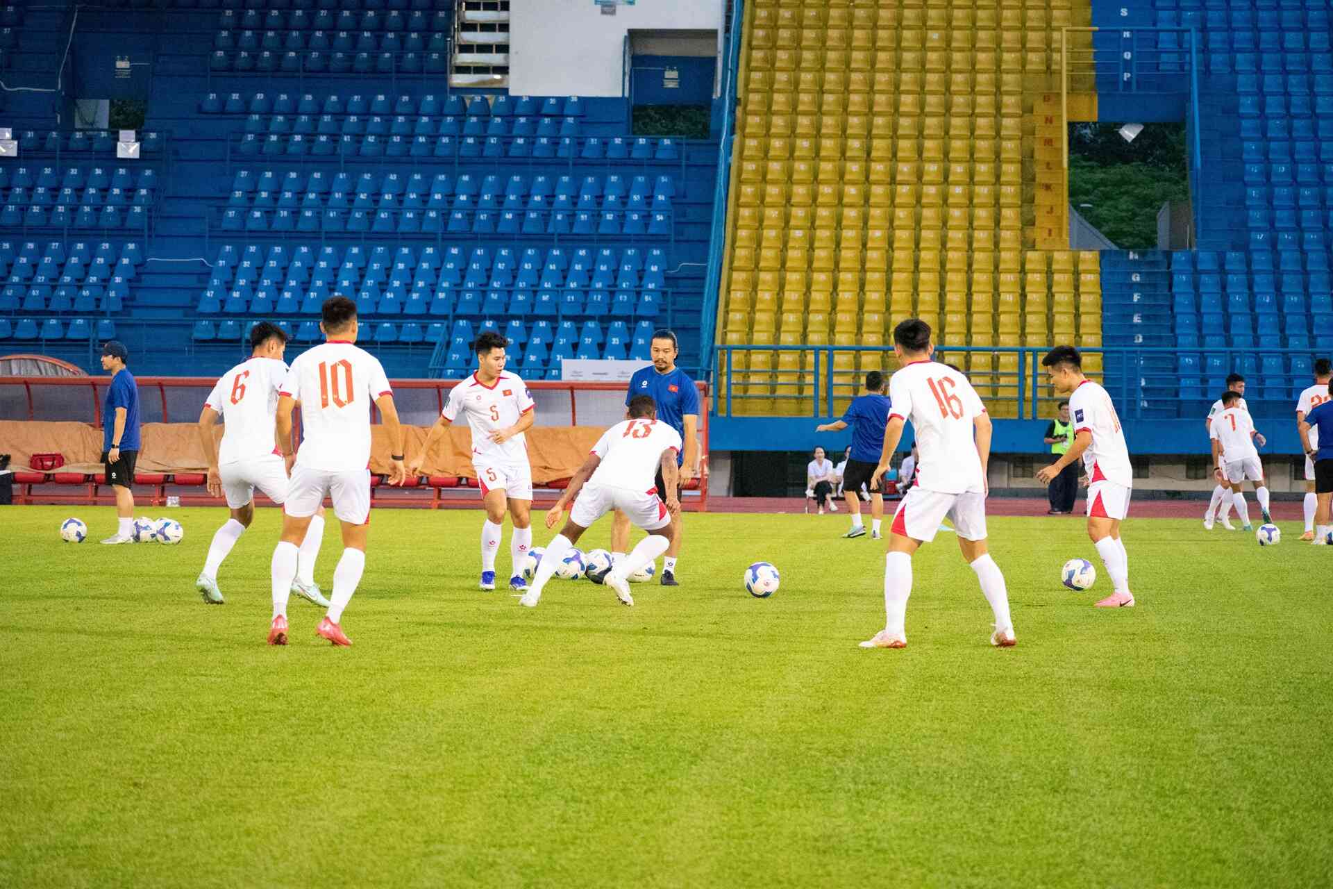 Chùm ảnh: Họp báo và buổi tập trước trận Việt Nam vs Nepal (Vòng loại thứ 3 Asian Cup 2027)