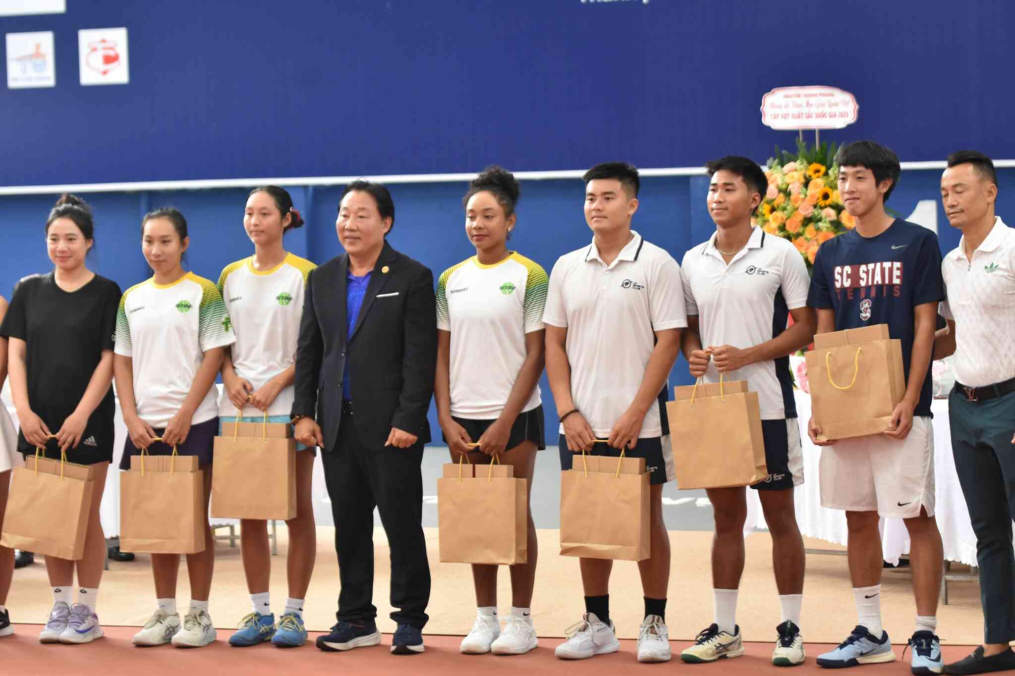 Khai mạc Giải Quần vợt các cây vợt xuất sắc quốc gia 2025