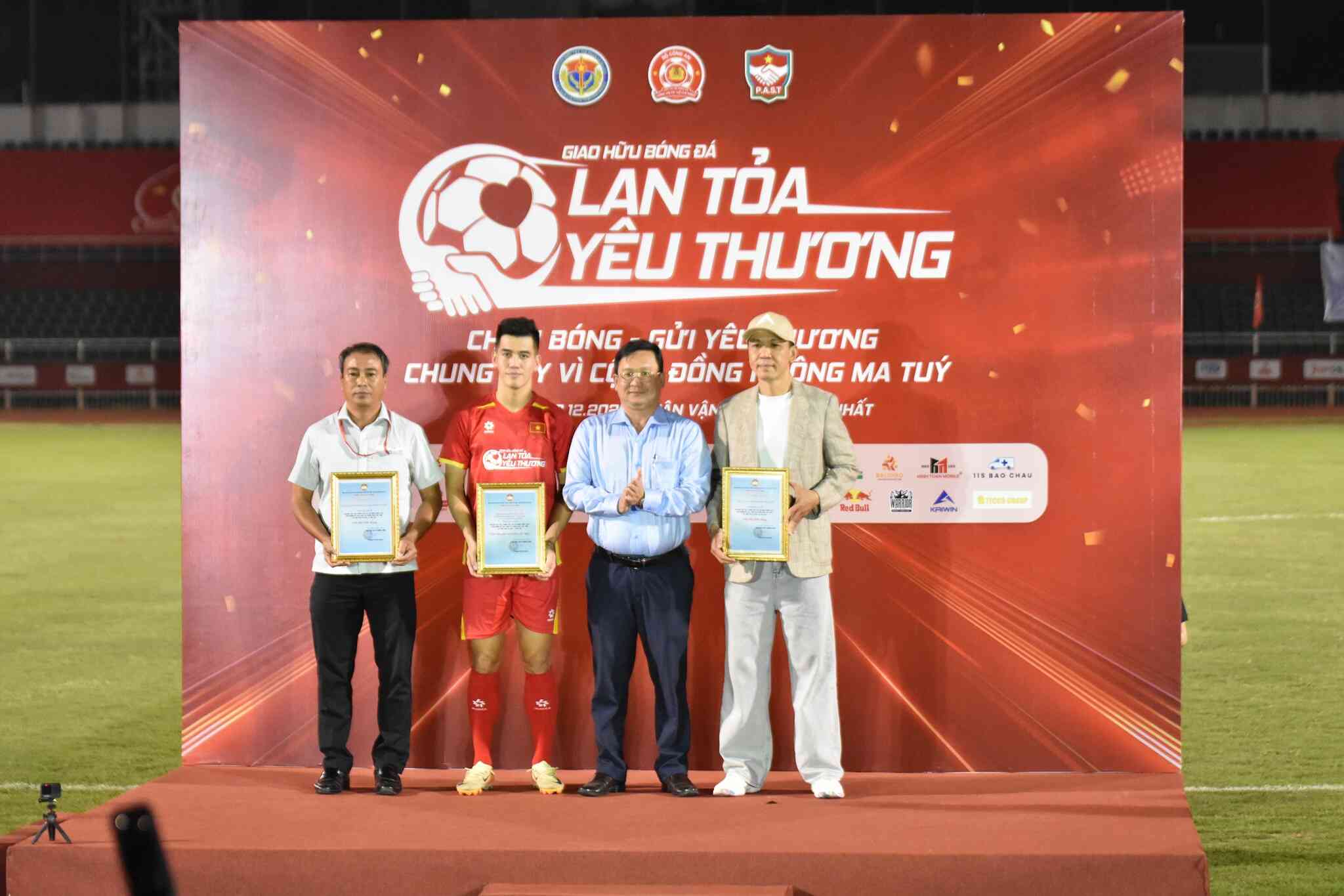 [Chùm ảnh] Giao hữu bóng đá “Lan tỏa yêu thương” 2025