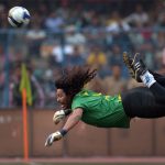 Scorpion kick (Cú đá bọ cạp) là gì? Cách thực hiện cú đá bọ cạp